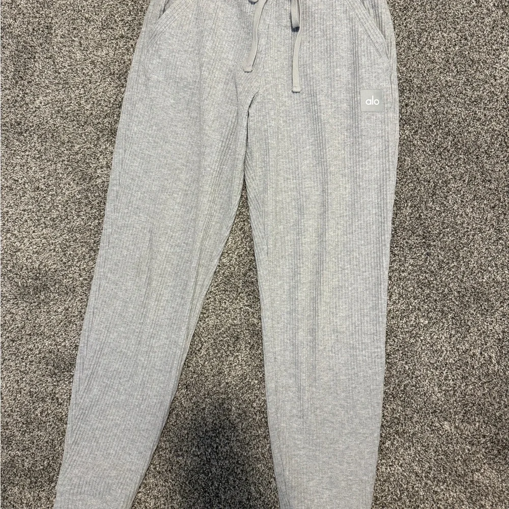 Alo Muse jogger and hoodie set - Picture 6 of 7